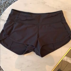 Black Lululemon Speed Up Short 2.5”
